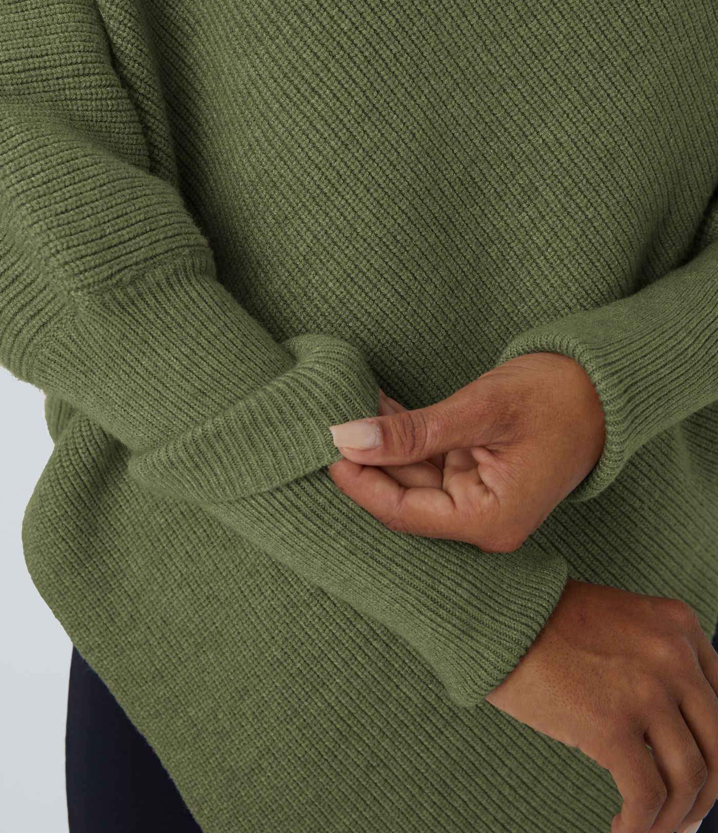 Pull cape de travail à col montant, manches longues et ourlet asymétrique