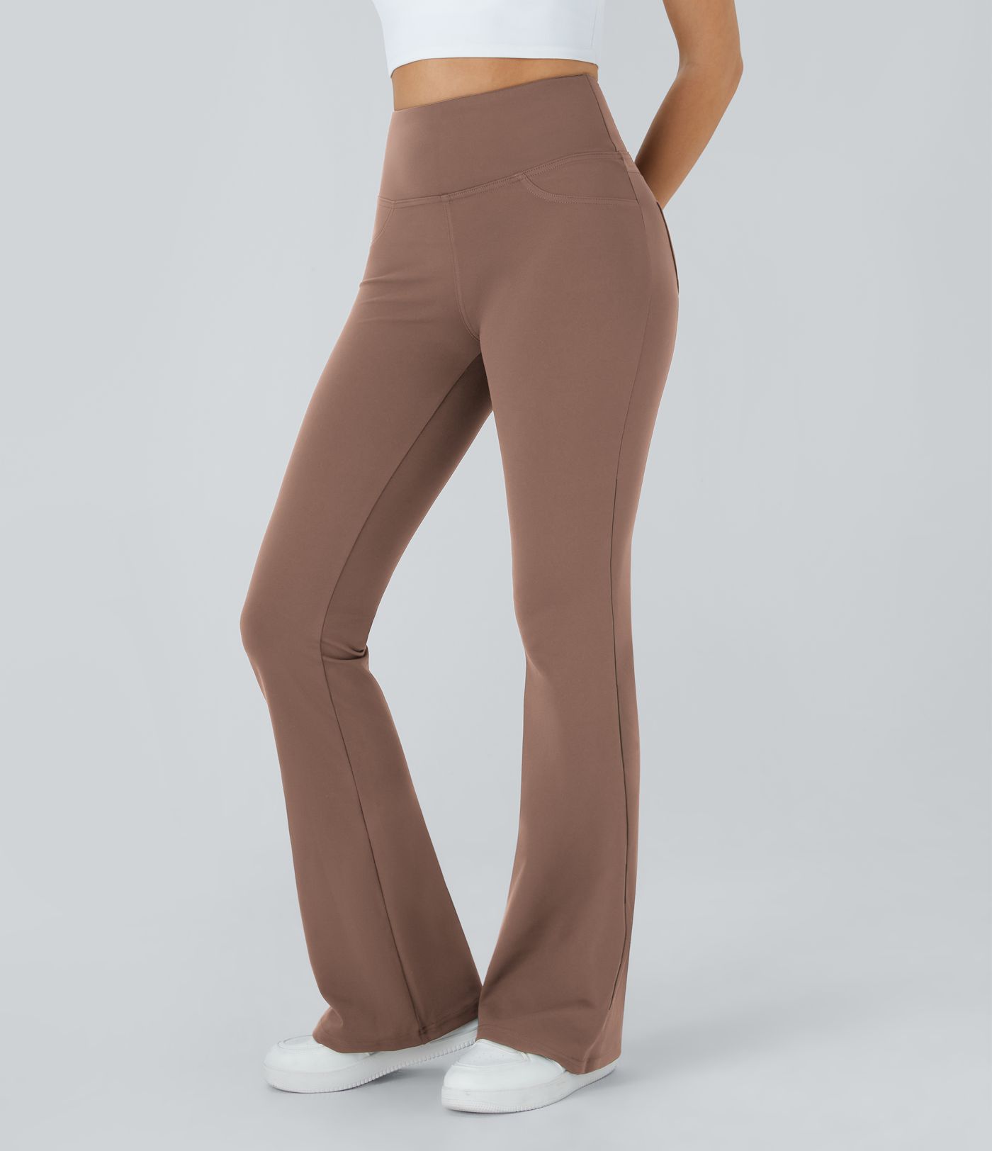 Leggings de yoga acampanados con cintura alta y bolsillo trasero