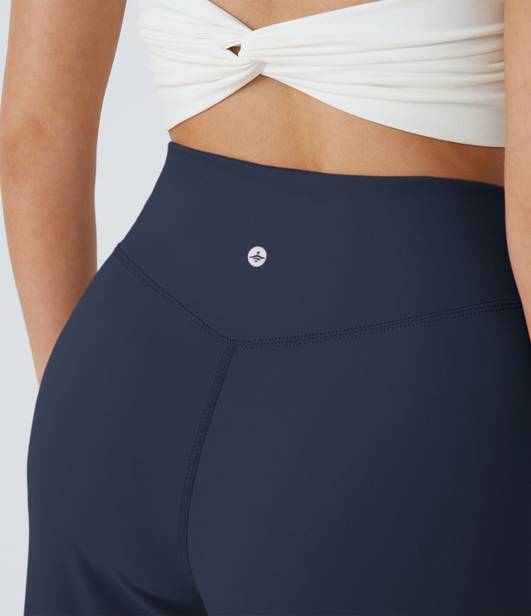 Pantalón recto y ancho Smile con cintura en V con bolsillos y abertura en el bajo