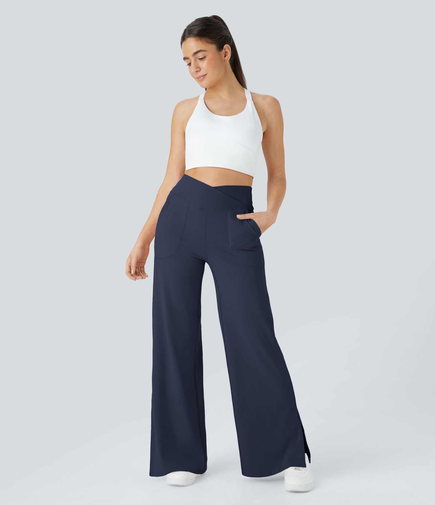 Pantalón recto y ancho Smile con cintura en V con bolsillos y abertura en el bajo