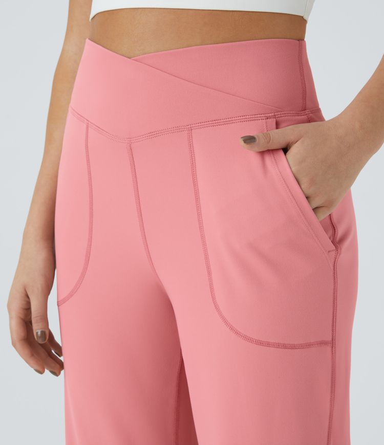 Pantalón recto y ancho Smile con cintura en V con bolsillos y abertura en el bajo