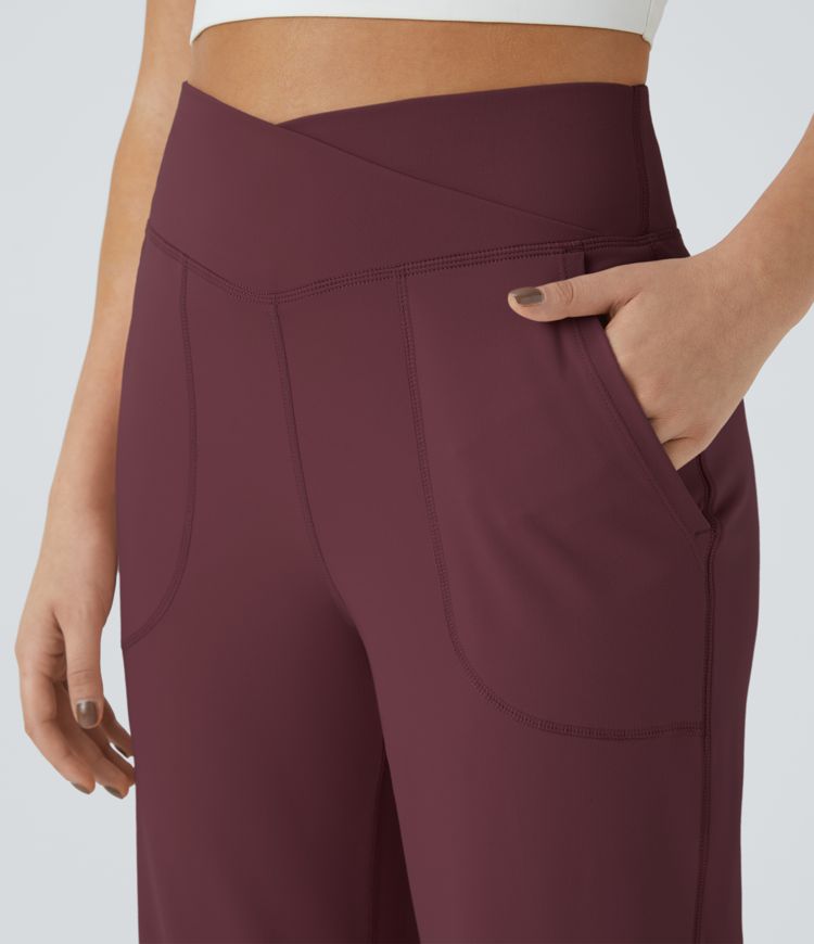 Pantalón recto y ancho Smile con cintura en V con bolsillos y abertura en el bajo