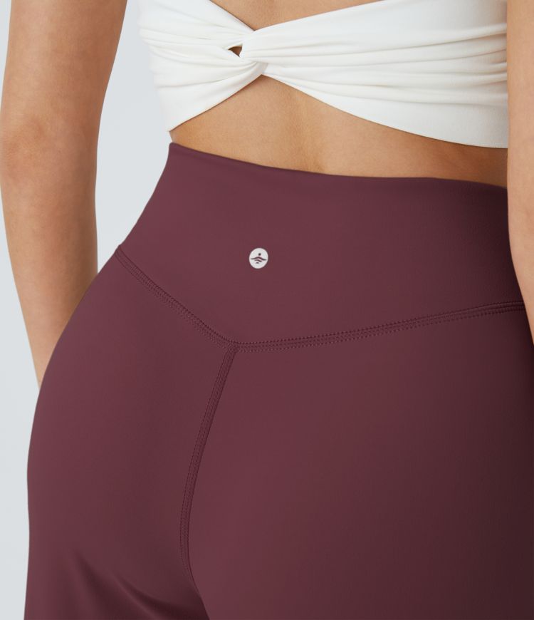 Pantalón recto y ancho Smile con cintura en V con bolsillos y abertura en el bajo