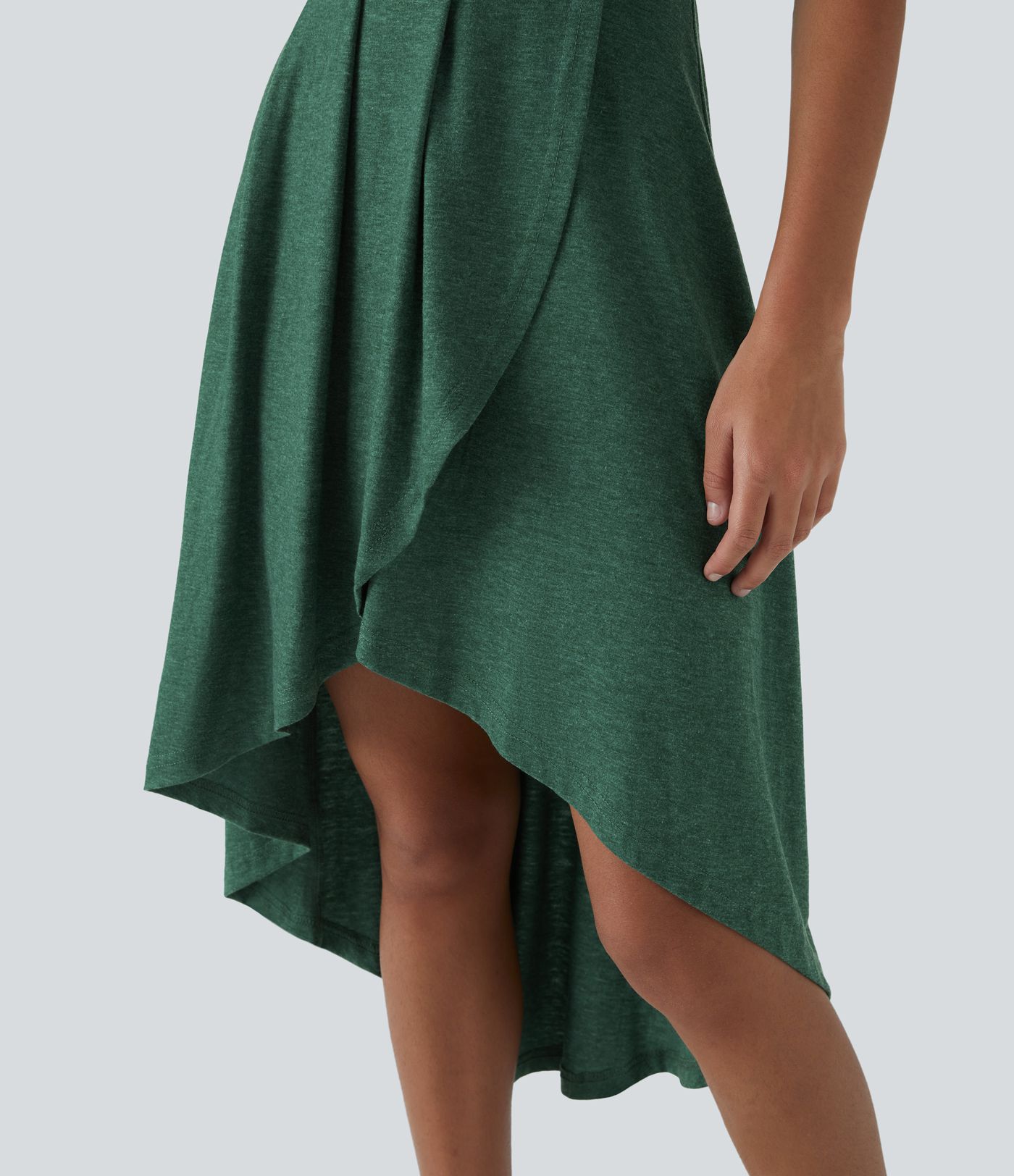 Vestido midi fluido cuello V profundo sin mangas plisado alto bajo cruzado