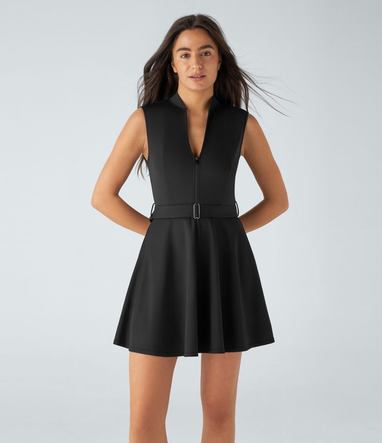 Vestido deportivo sin mangas para minigolf con bolsillos para tees de golf, cinturón, cuello alto, cremallera y tejido de secado rápido. Vestido deportivo sin mangas para minigolf con bolsillos para tees de golf, cinturón, cuello alto, cremallera y tejido de secado rápido.