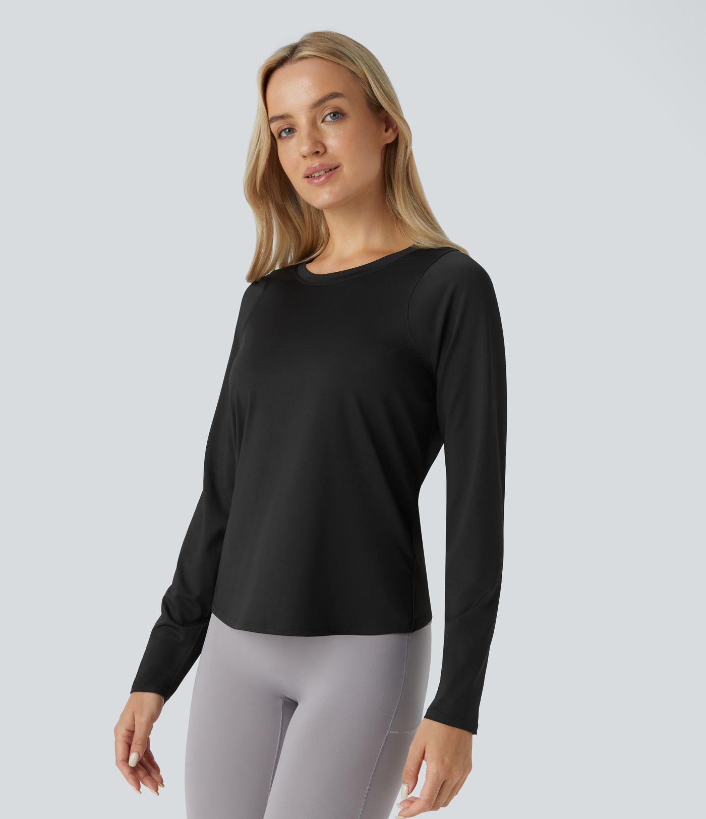 Haut de sport avec découpes, bas croisé et manches longues