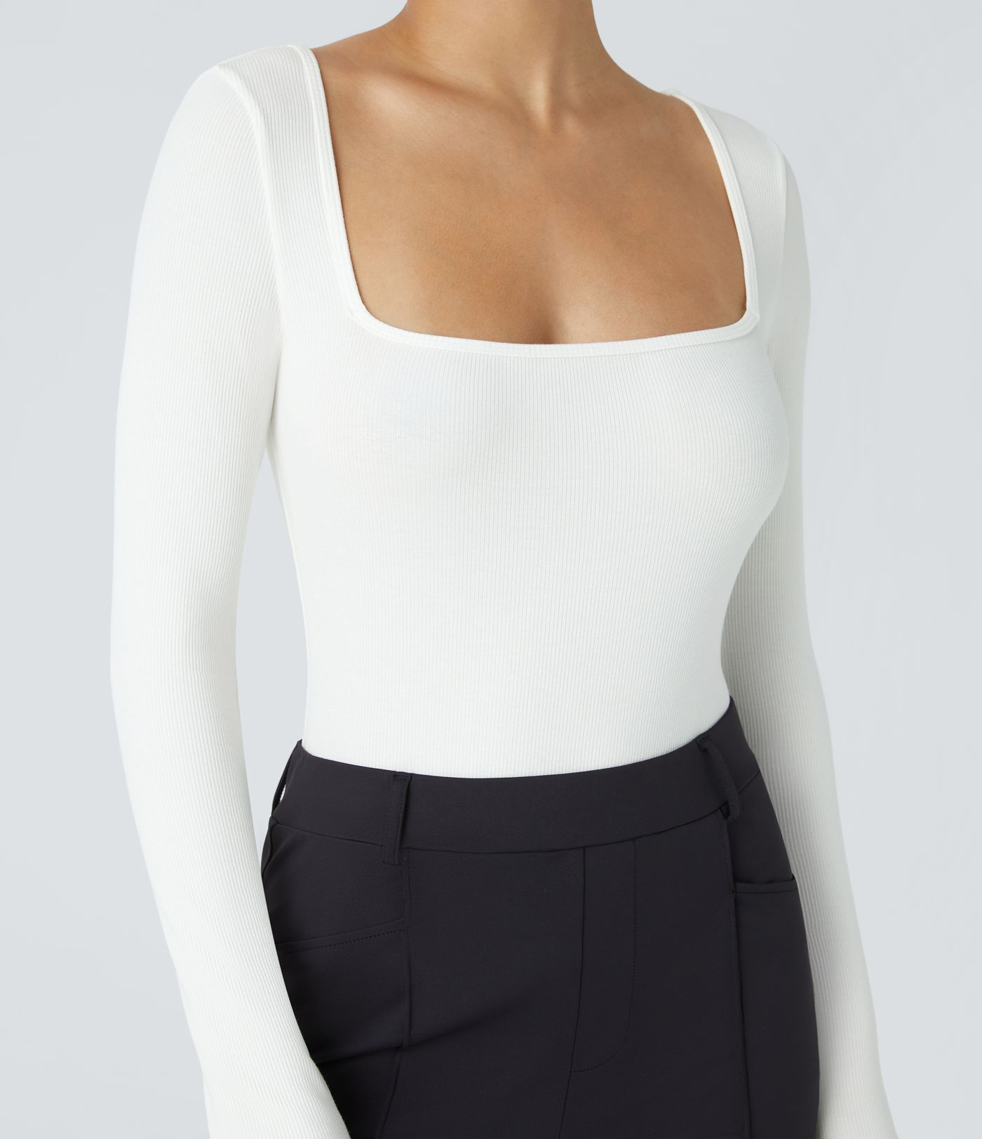 Haut de travail moulant à col carré côtelé avec manches longues