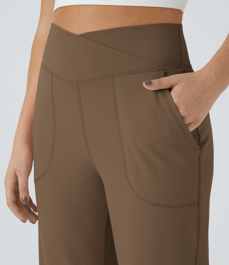 Pantalón recto y ancho Smile con cintura en V con bolsillos y abertura en el bajo