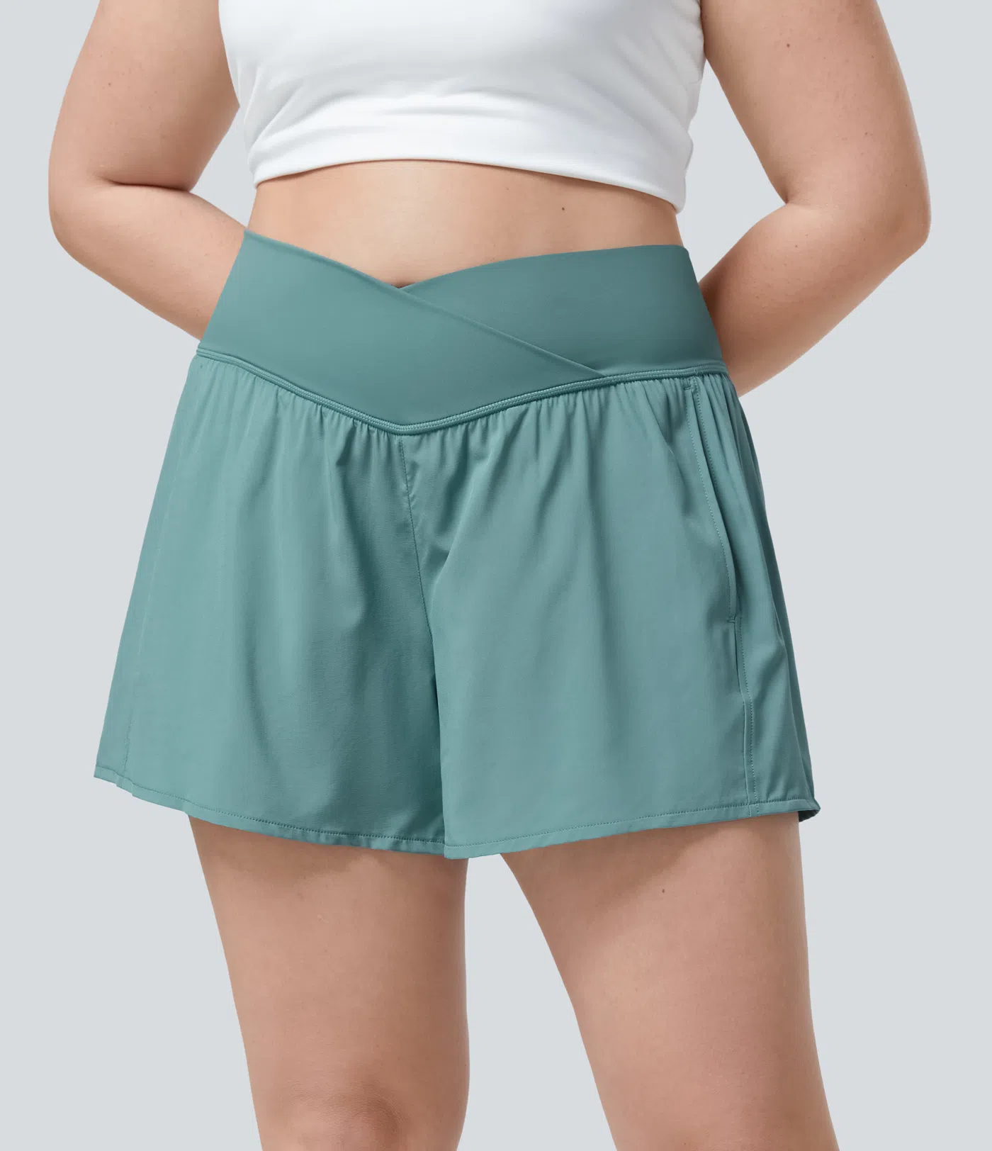 Breezeful™ Schnell trocknende Crossover 2-in-1-Flowy-Yoga-Shorts in Großgröße mit hoher Taille und Seitentasche 11,4 cm