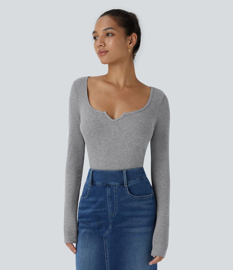 Geripptes, langärmliges, schmal geschnittenes Oberteil mit U-Ausschnitt