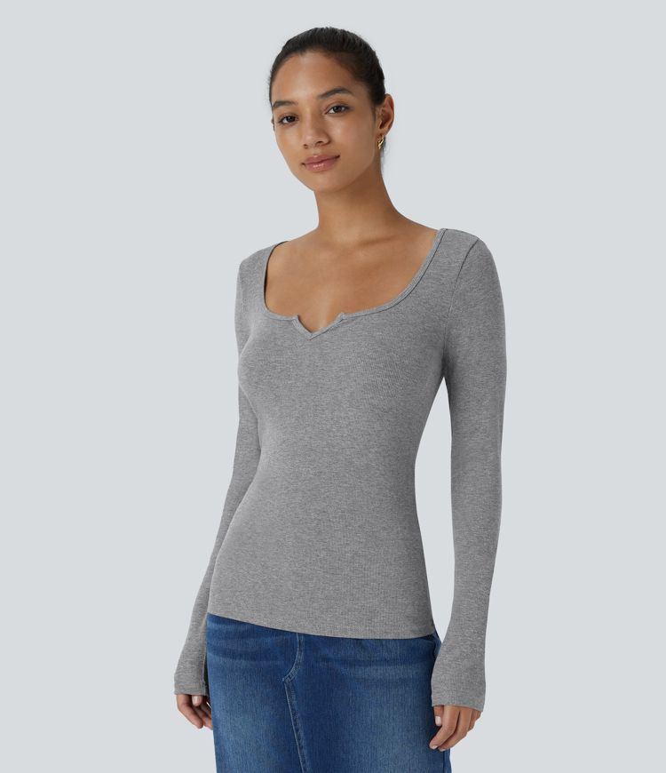 Geripptes, langärmliges, schmal geschnittenes Oberteil mit U-Ausschnitt