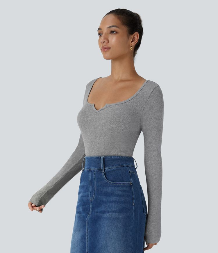 Geripptes, langärmliges, schmal geschnittenes Oberteil mit U-Ausschnitt