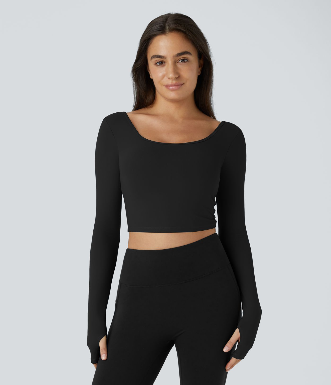 U-образен кроп топ за йога и спорт с отвор за палеца