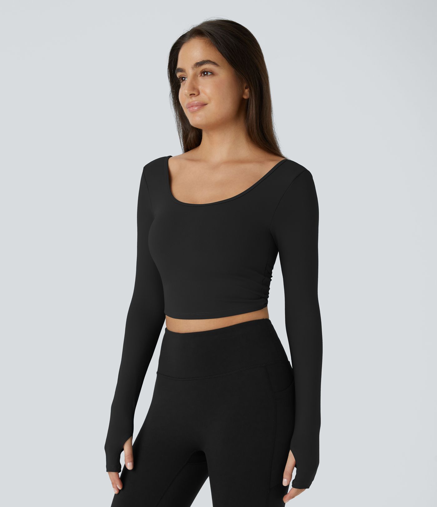 U-образен кроп топ за йога и спорт с отвор за палеца