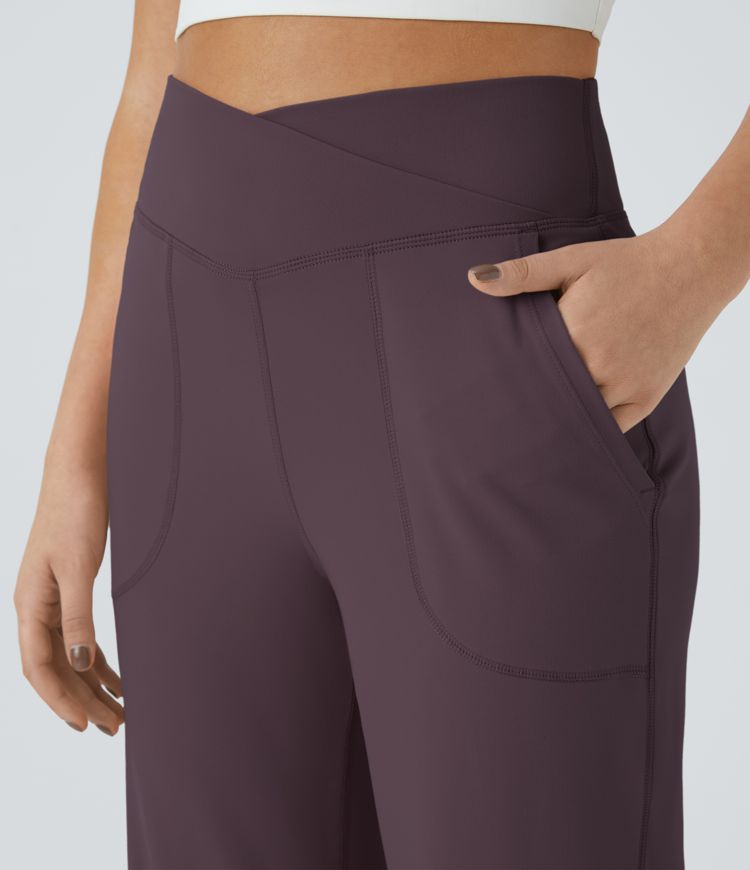 Pantalón recto y ancho Smile con cintura en V con bolsillos y abertura en el bajo