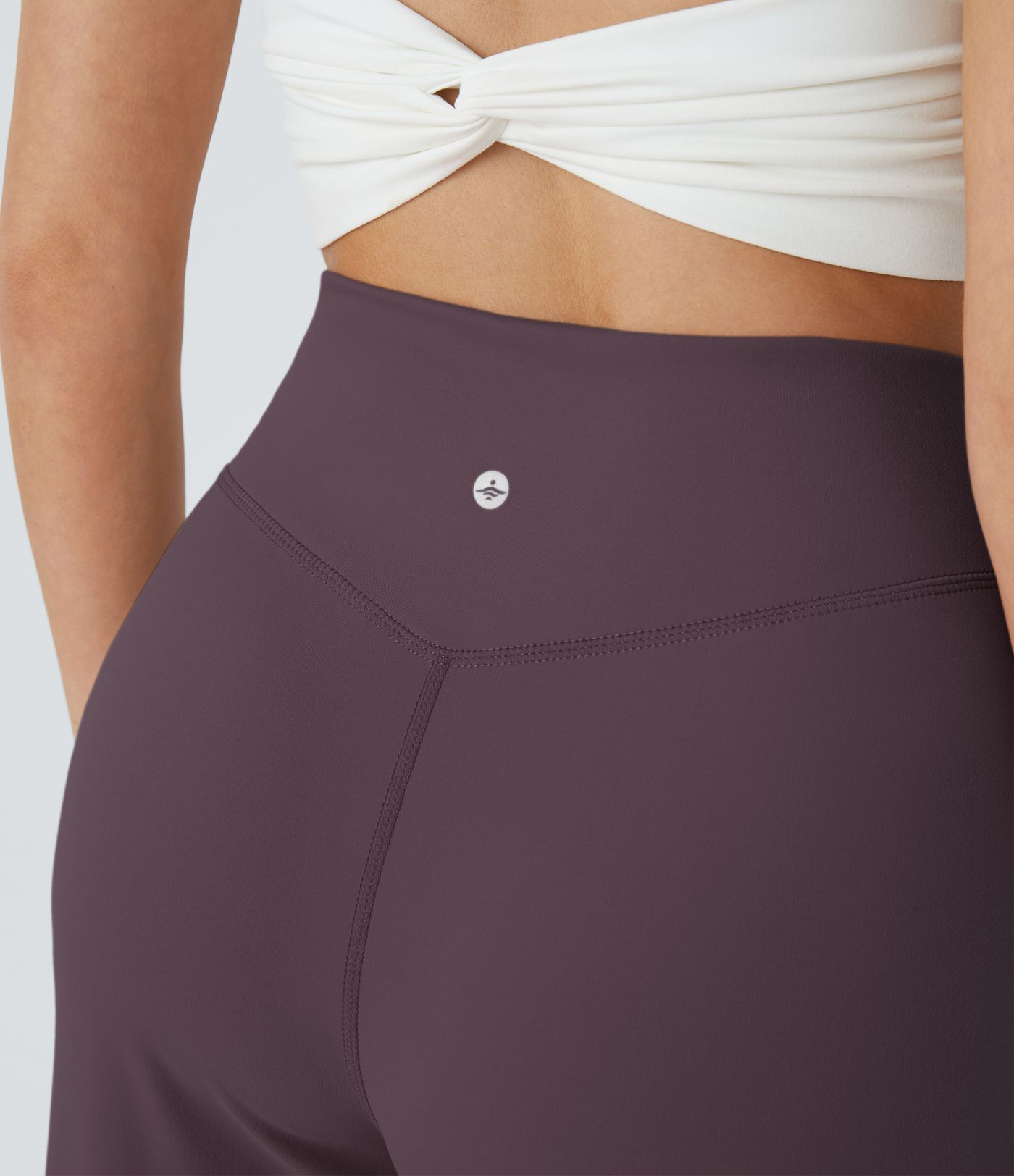 Pantalón recto y ancho Smile con cintura en V con bolsillos y abertura en el bajo