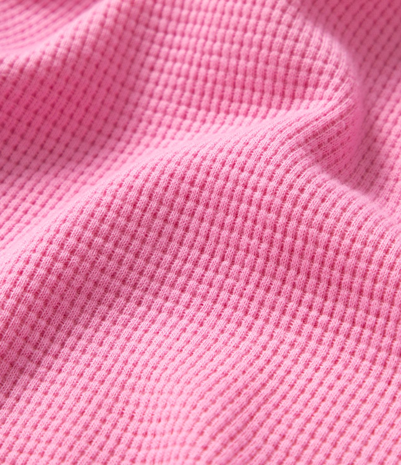 Long-sleeved cotton sweatshirt in oversized fit, V-neck, asymmetric hem, and waffle pattern