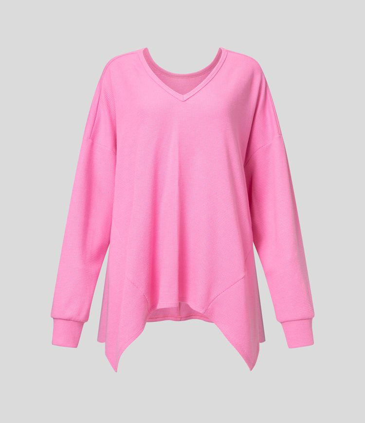 Long-sleeved cotton sweatshirt in oversized fit, V-neck, asymmetric hem, and waffle pattern