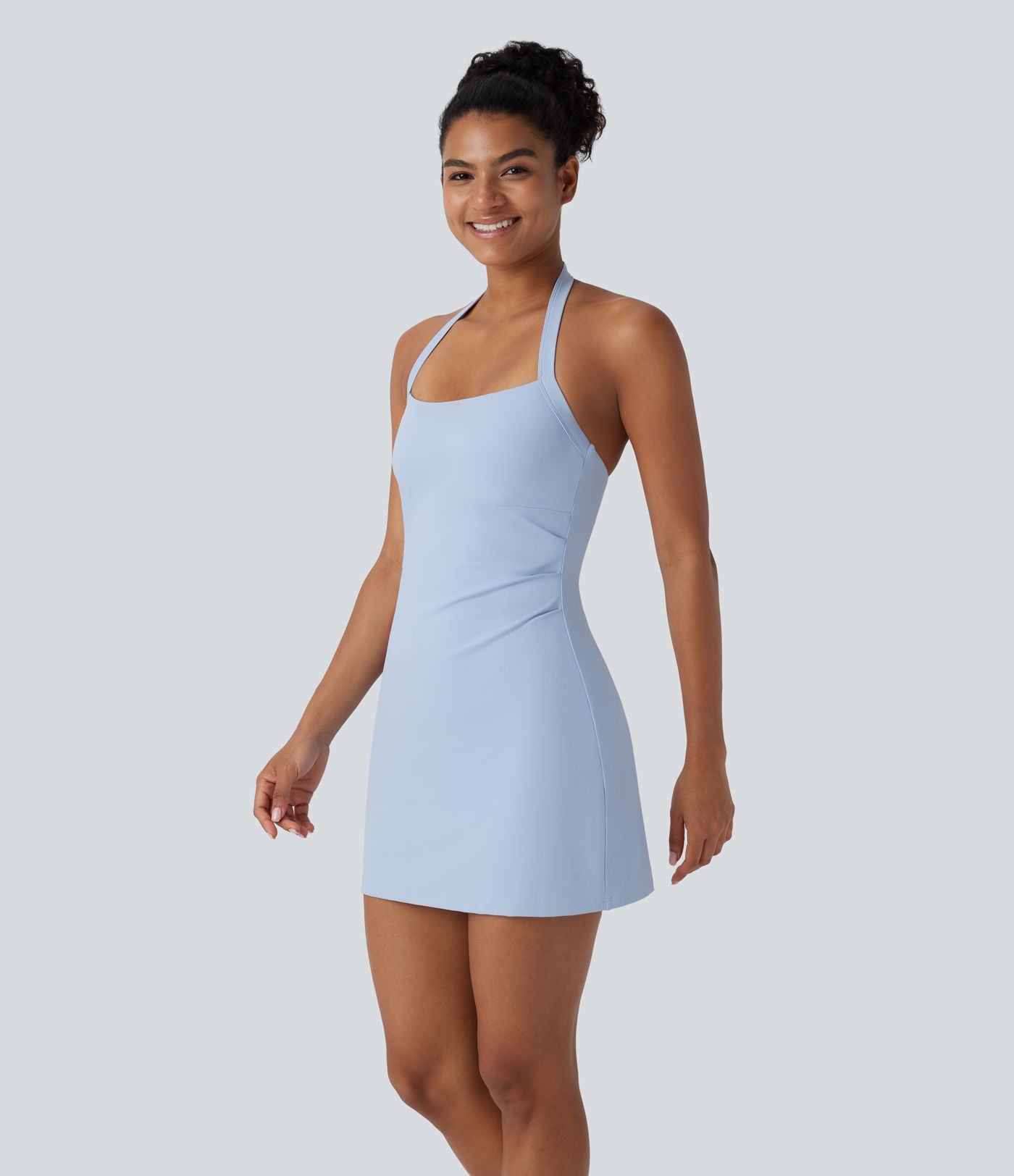 Softlyzero™ Airy Rückenfreies 2-in-1 Yoga-Minikleid mit Neckholder, Seitentaschen und Cool-Touch