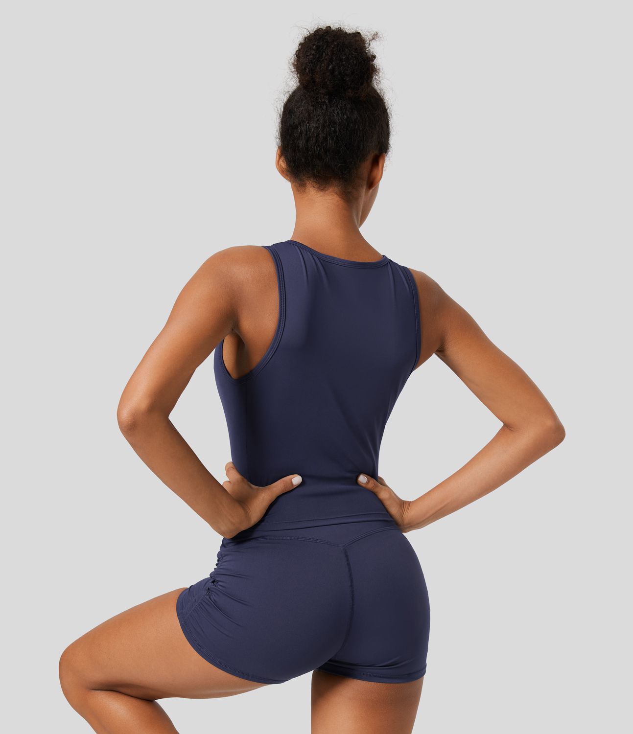 Short, quick-drying running tank top with round neck and half zipper