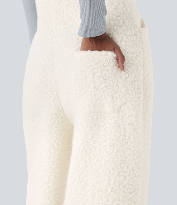 Salopette décontractée en teddy à bretelles ajustables, boutons et poches multiples