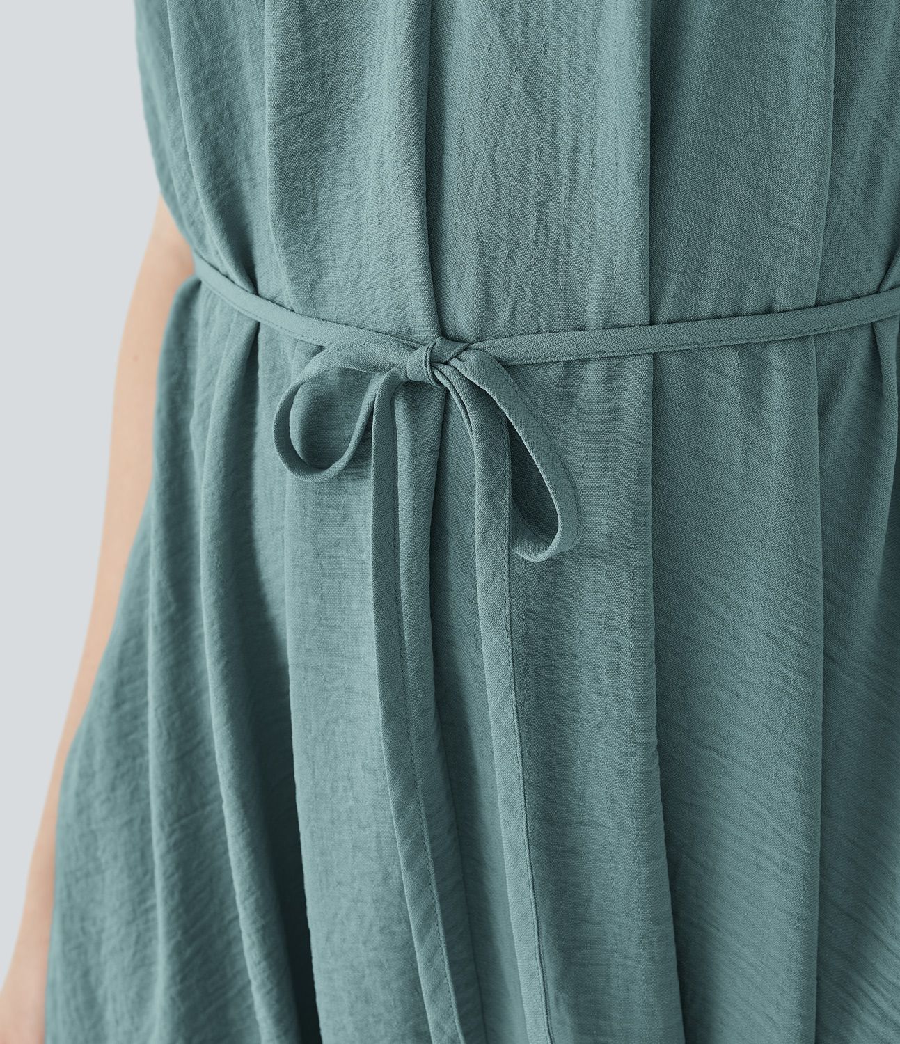 Plus-Size Urlaubs-Jumpsuit mit Leinen-Feeling, V-Ausschnitt, verstellbaren Trägern, Gürtel und Seitentaschen