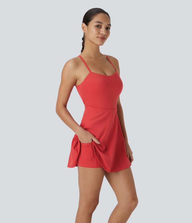 Rückenfreies 2-in-1-Aktivkleid mit verstellbaren Trägern und Taschen – Easy Peezy Edition