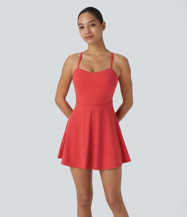 Rückenfreies 2-in-1-Aktivkleid mit verstellbaren Trägern und Taschen – Easy Peezy Edition
