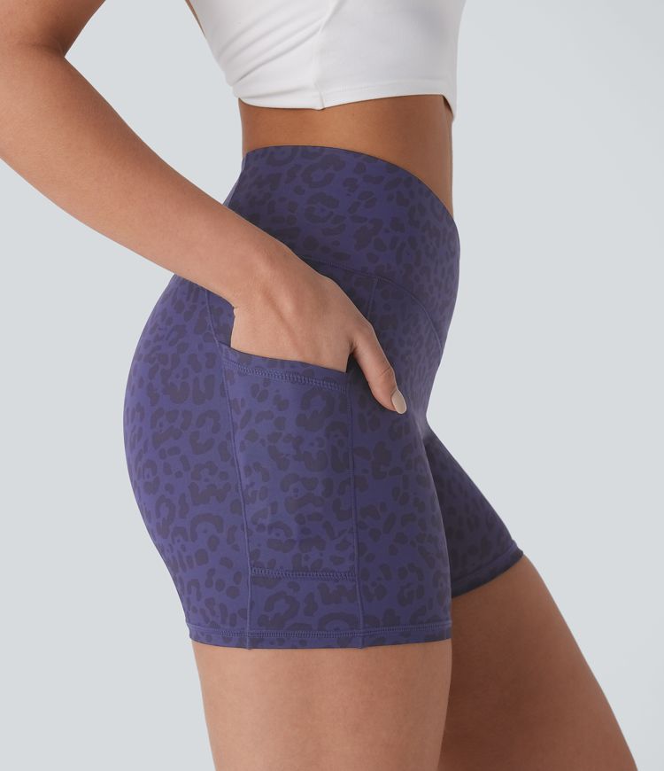 Short de yoga taille haute 10 cm à imprimé léopard avec poches latérales et taille croisée