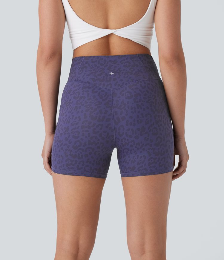 Short de yoga taille haute 10 cm à imprimé léopard avec poches latérales et taille croisée