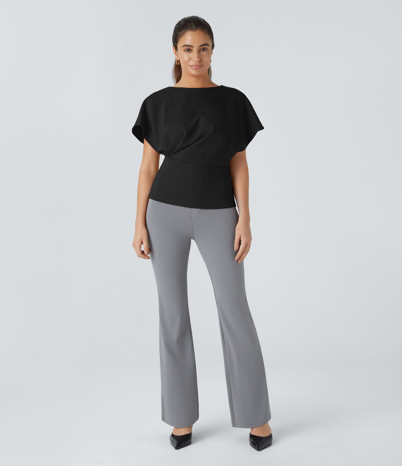 Plissiertes Arbeitsoberteil mit kurzen Ärmeln