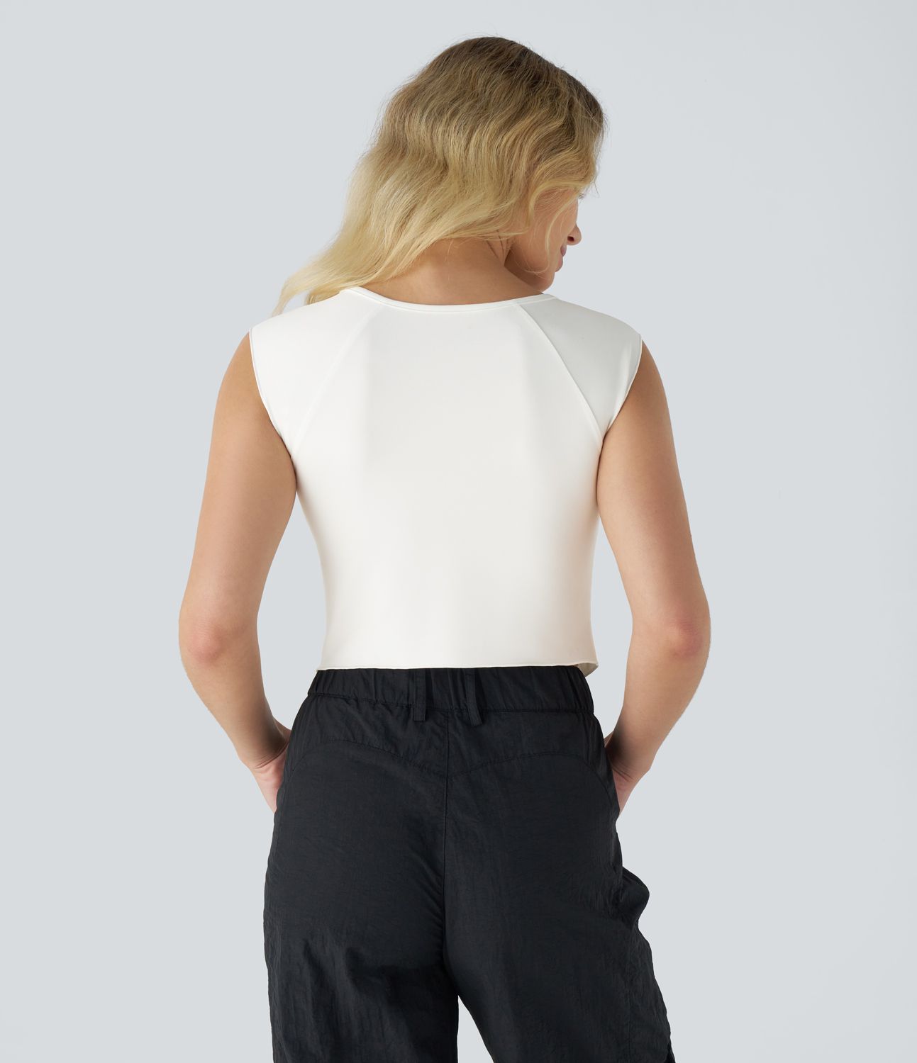 Top recortado abertura fruncida