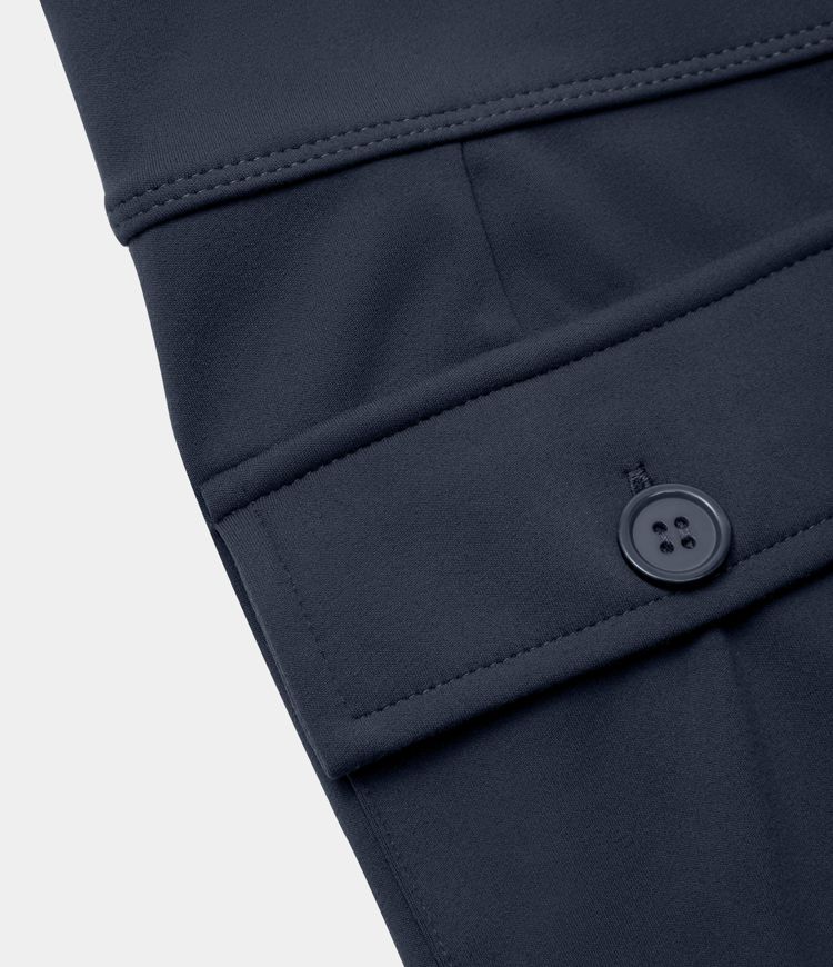 Pantalón cargo acampanado bolsillo solapa lateral botón tiro alto