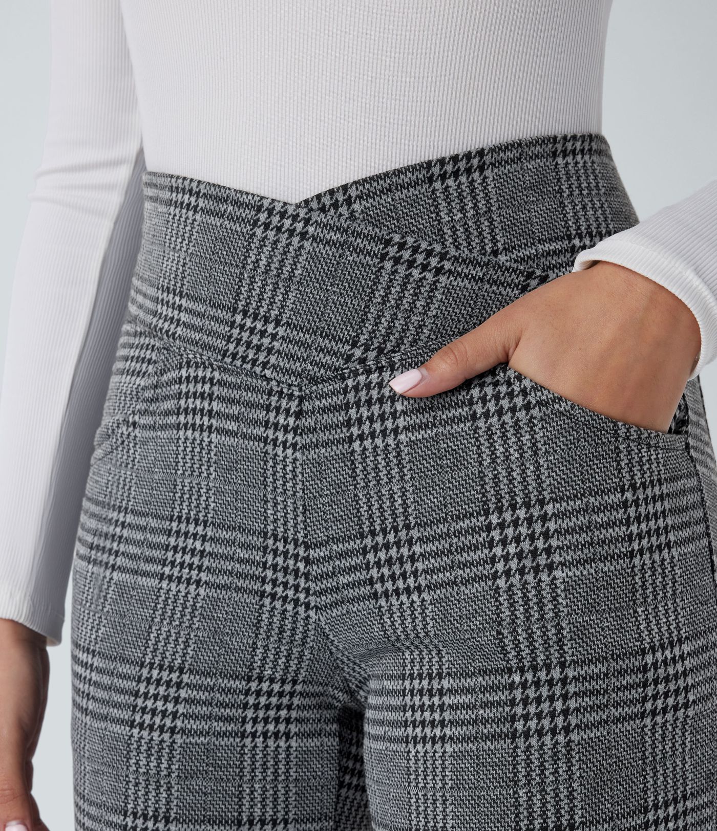 Pantalon ample taille haute avec poches croisées à carreaux
