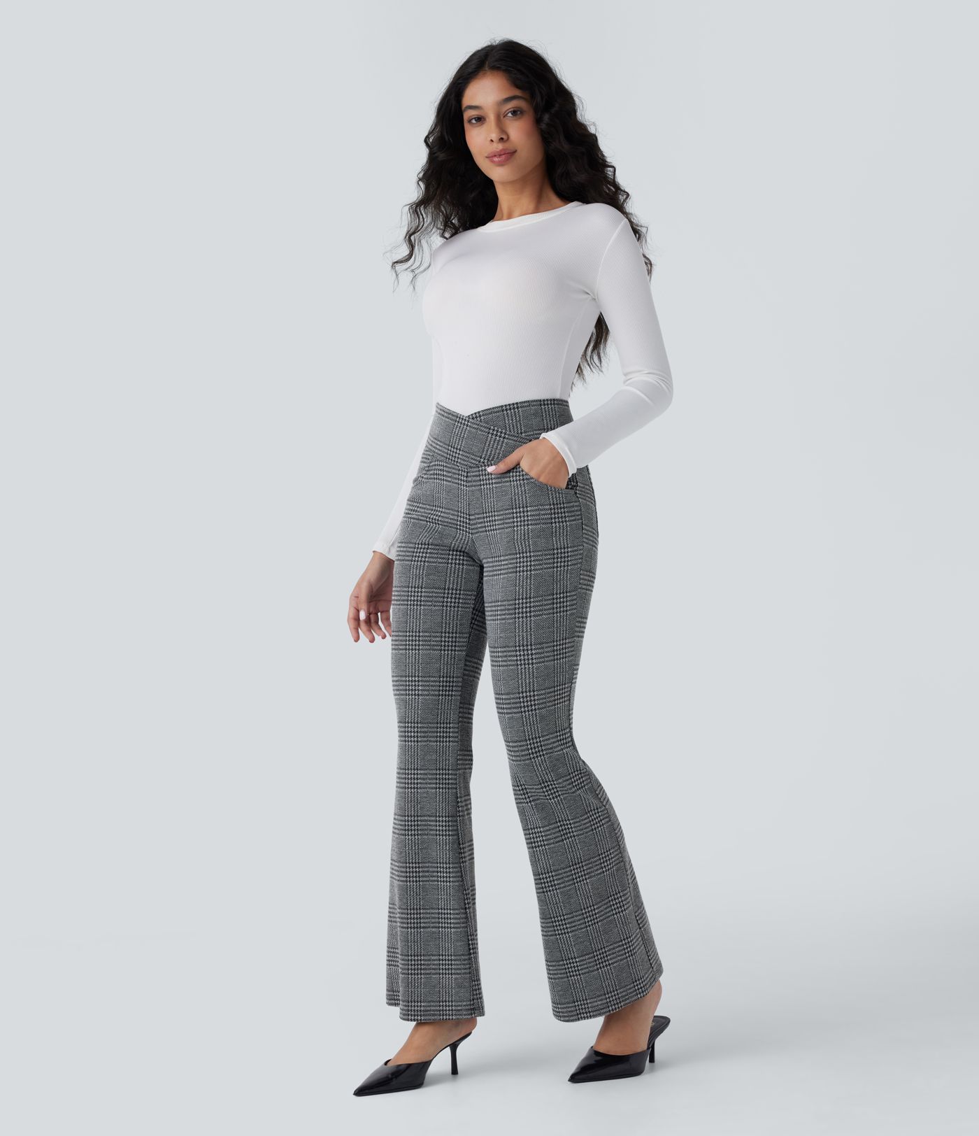Pantalon ample taille haute avec poches croisées à carreaux