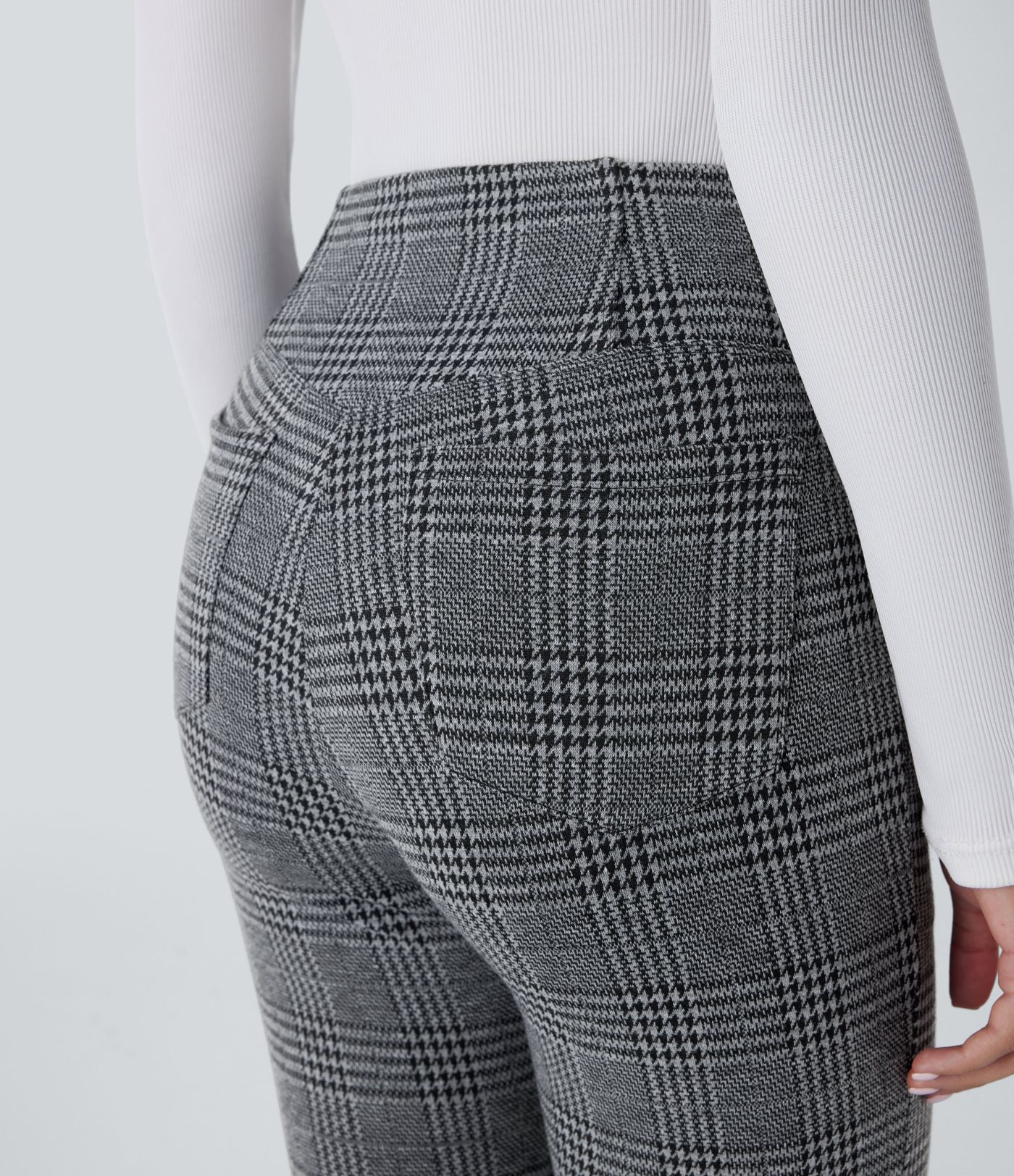 Pantalon ample taille haute avec poches croisées à carreaux