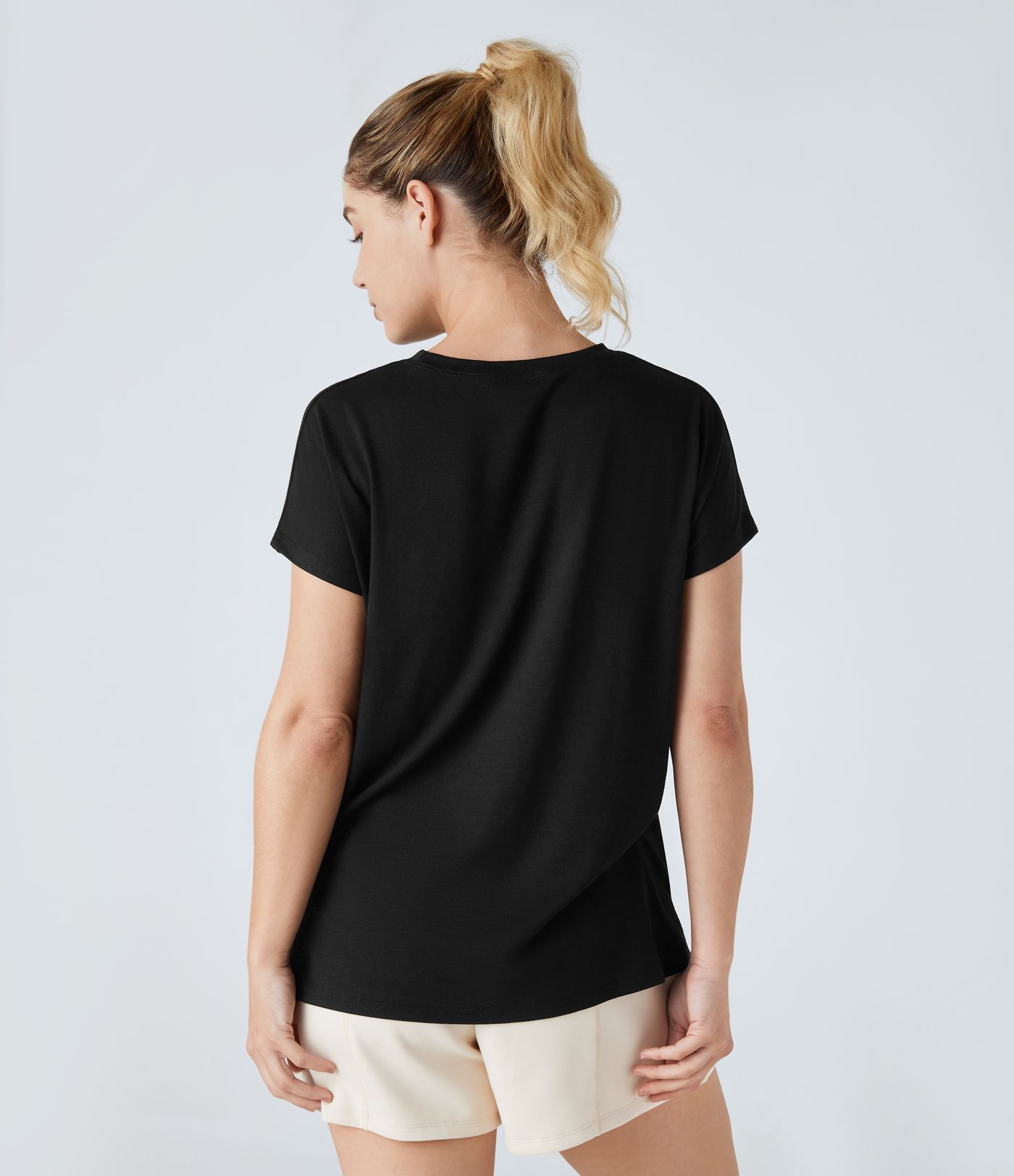 Round neck chest pocket split relaxed casual t-shirt