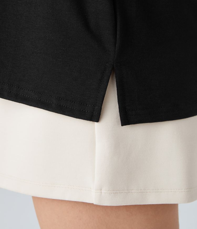 Camiseta relajada cuello redondo bolsillo pecho dobladillo dividido