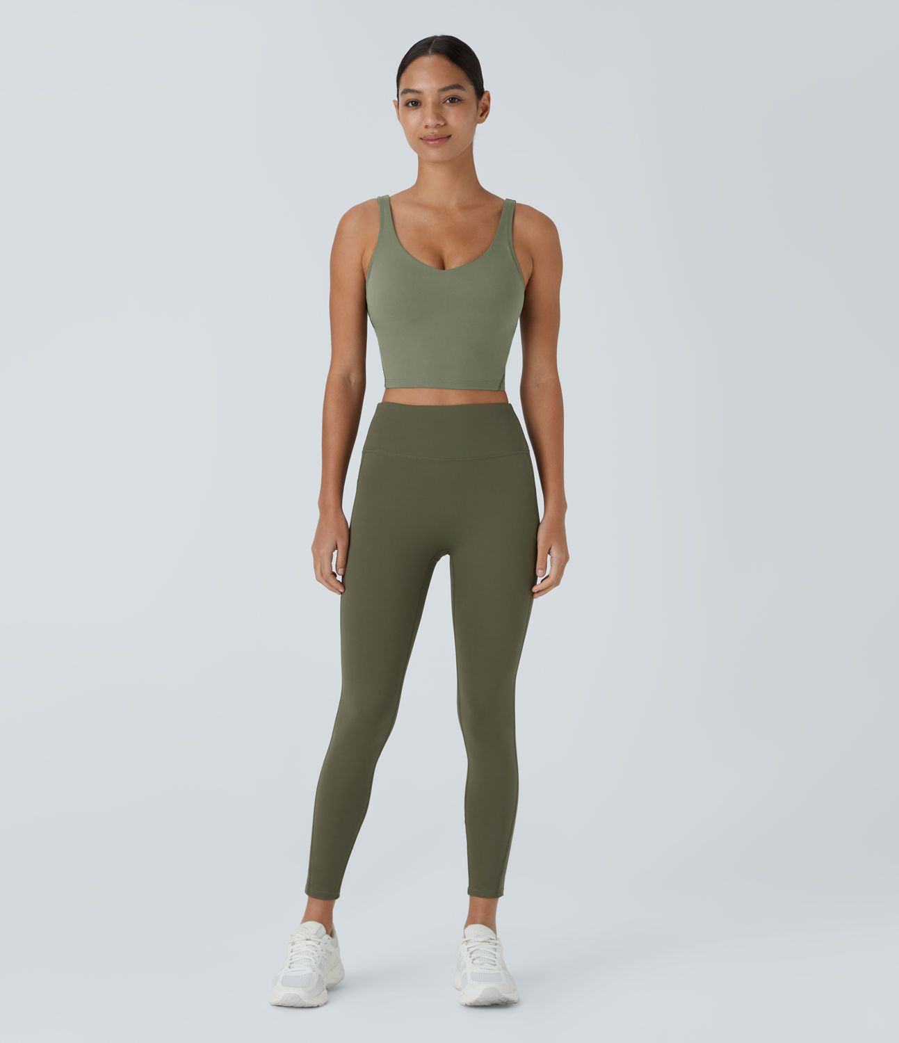 Gepolstertes, kurzes Yoga-Tanktop mit V-Ausschnitt - A-D Cups Gepolstertes, kurzes Yoga-Tanktop mit V-Ausschnitt - A-D Cups