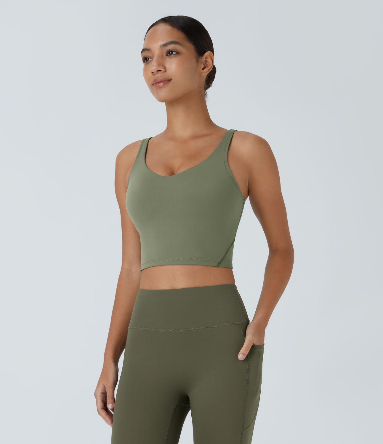 Gepolstertes, kurzes Yoga-Tanktop mit V-Ausschnitt - A-D Cups Gepolstertes, kurzes Yoga-Tanktop mit V-Ausschnitt - A-D Cups
