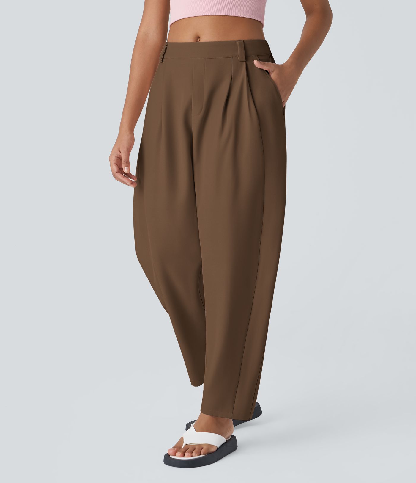 Mellemhøje arbejdsbukser med lommer og lige ben