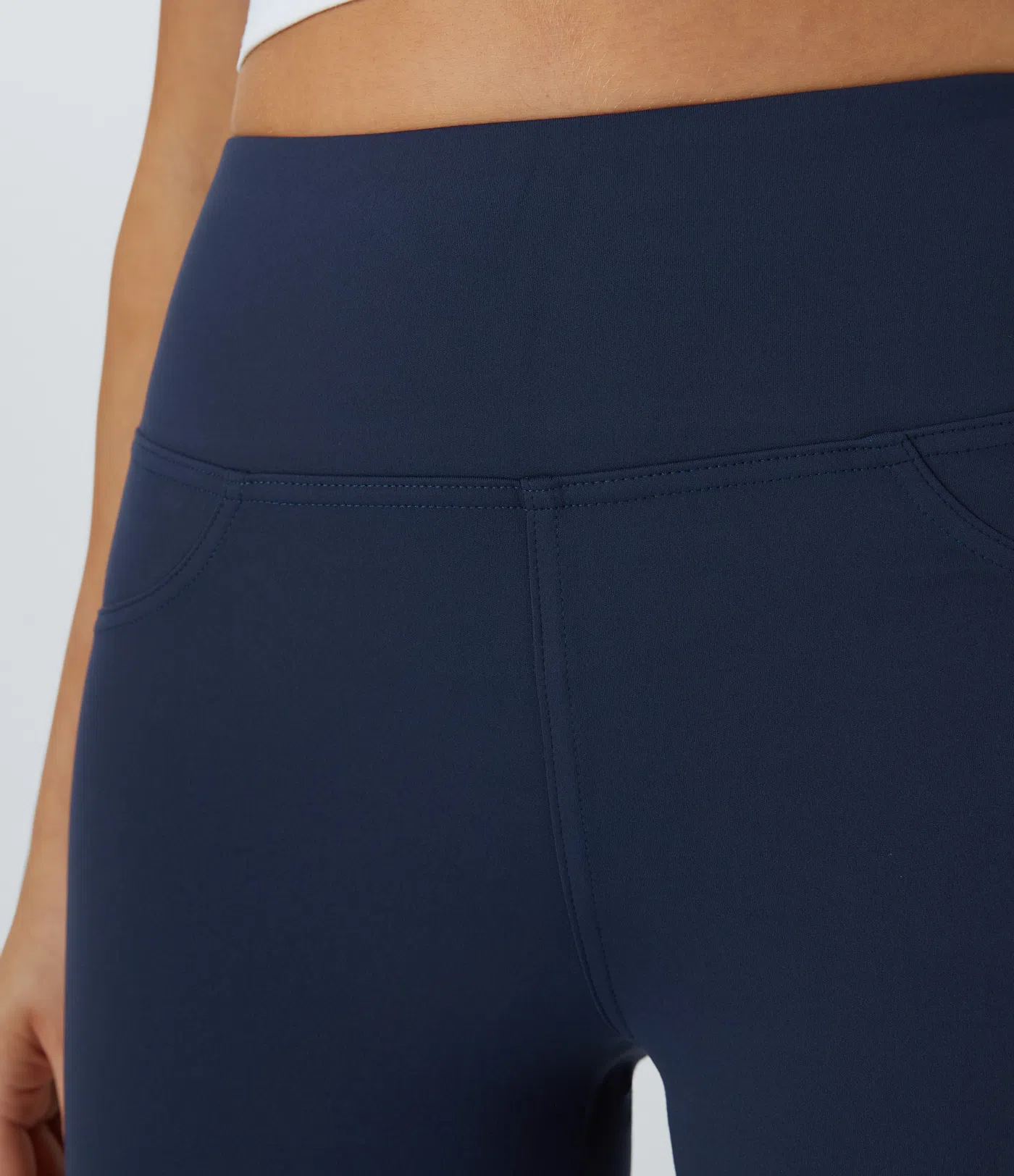 Ausgestellte Yoga-Leggings mit hohem Bund, Gesäßtasche