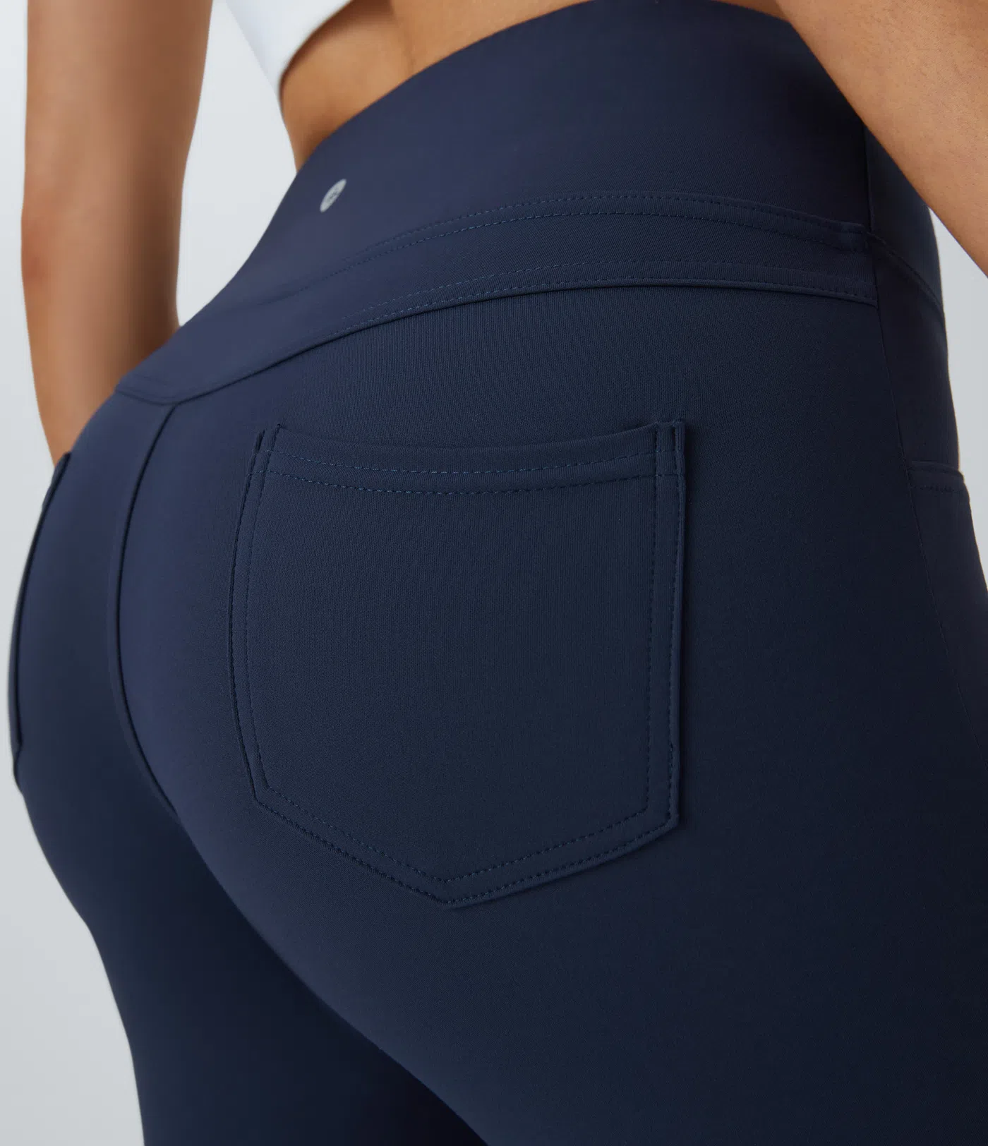 Ausgestellte Yoga-Leggings mit hohem Bund, Gesäßtasche