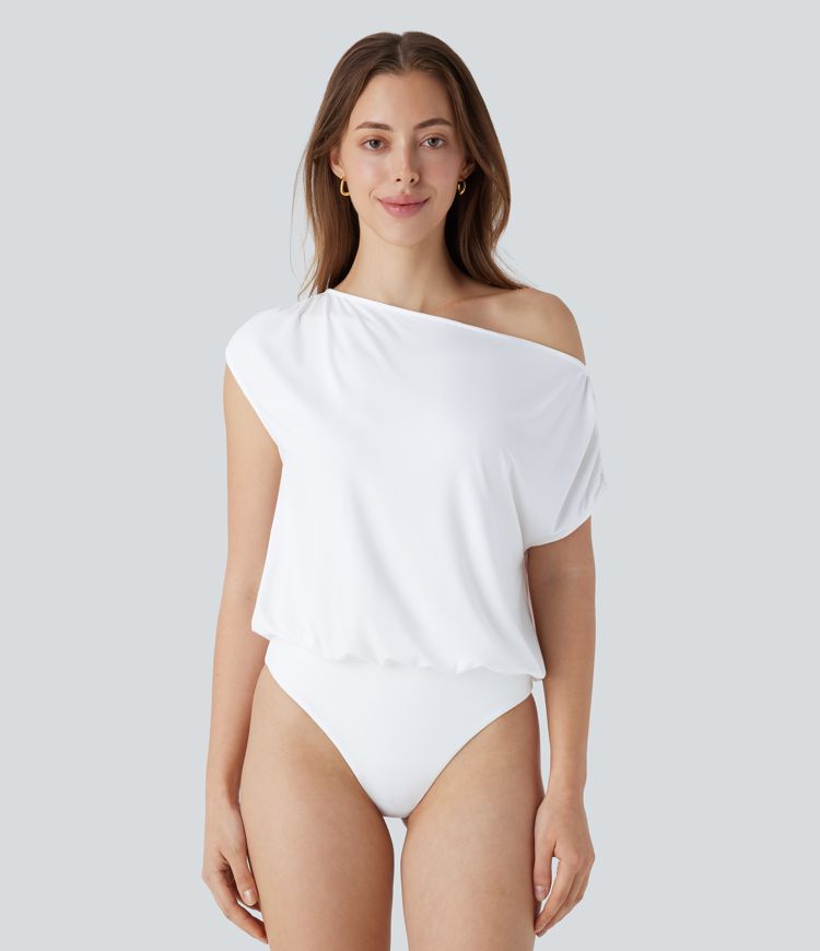 Geraffter Bodysuit mit Druckknopfverschluss und asymmetrischem Schnitt