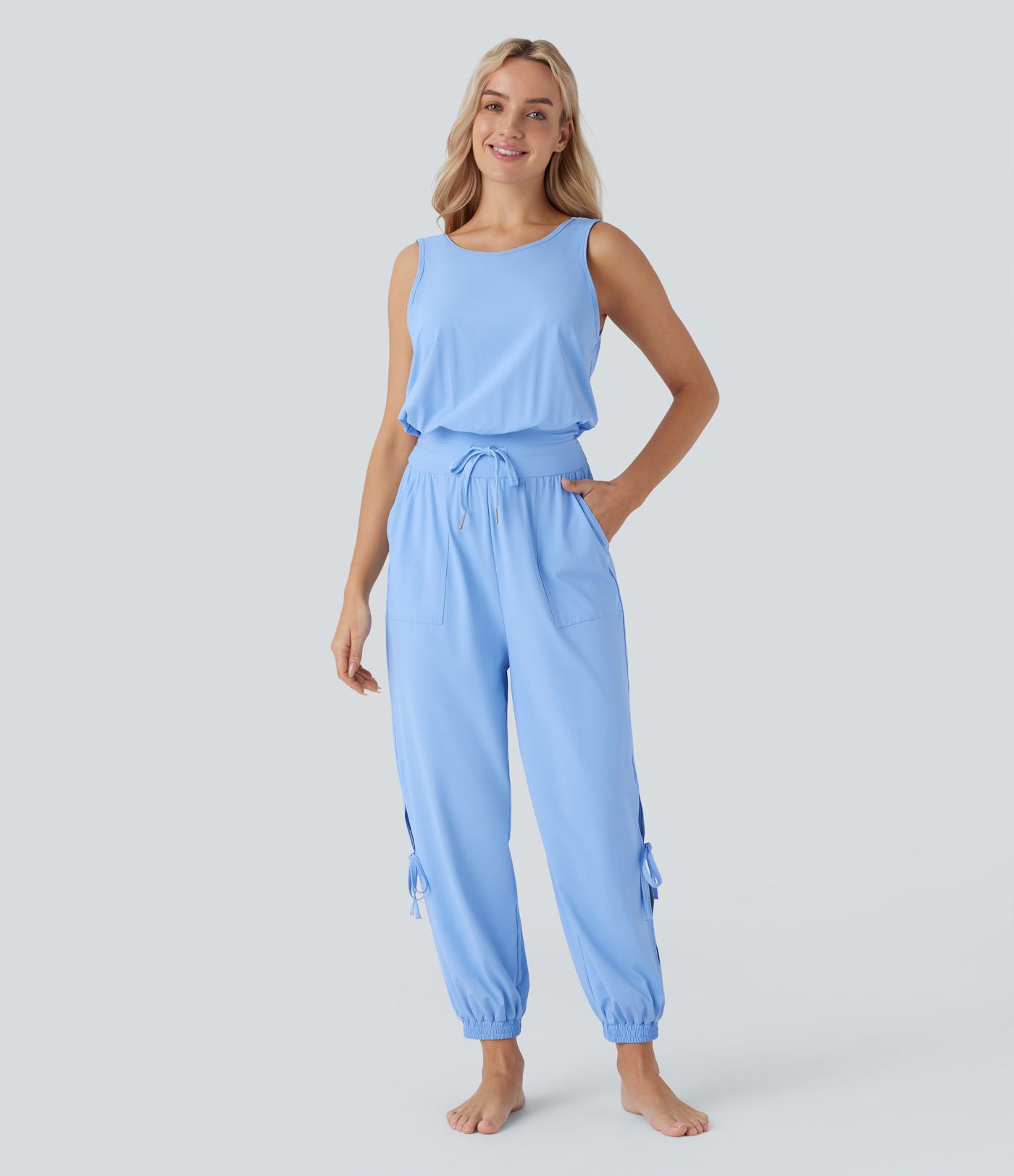 Jumpsuit de yoga sin mangas con espalda descubierta, cordón ajustable y bolsillos laterales de tacto fresco - UPF50+