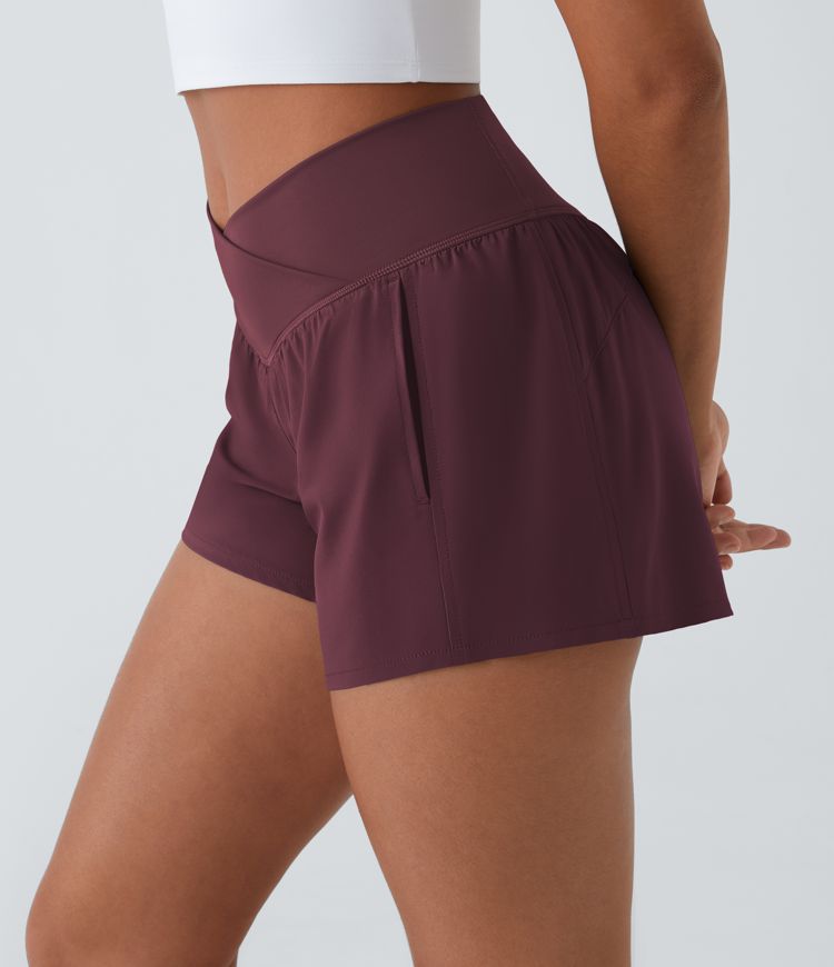 Breezeful™ 2-in-1 Crossover-Yoga-Shorts mit hohem Bund und Seitentaschen - schnelltrocknend, 10,2 cm
