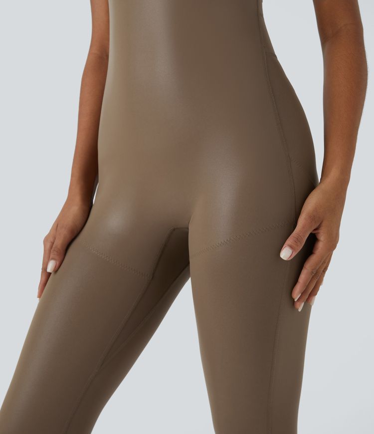 Combinaison gainante sans manches à col carré en tissu brillant effet cuir avec maintien ventral et effet push-up, séchage rapide