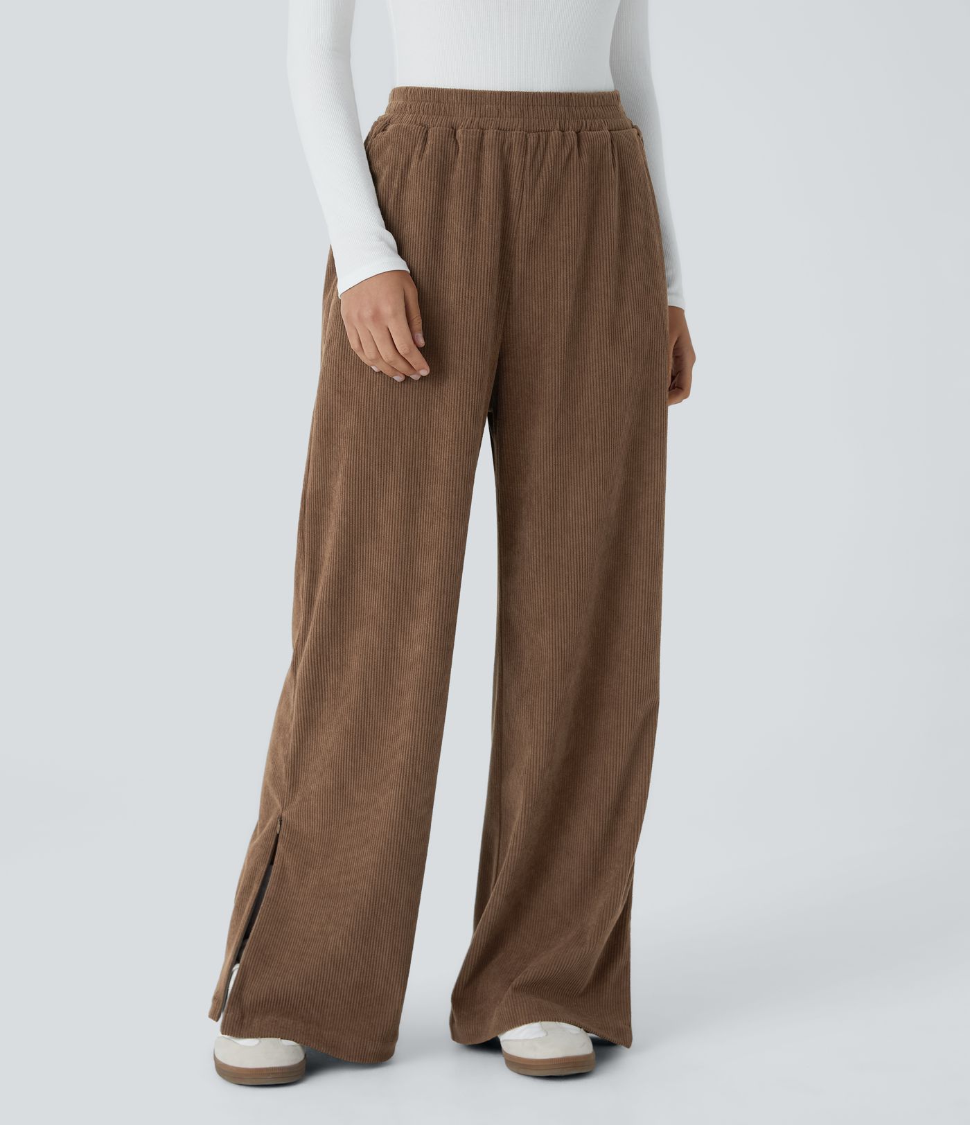 High-waisted corduroy pants with pockets and zipper, straight fit, casual cut