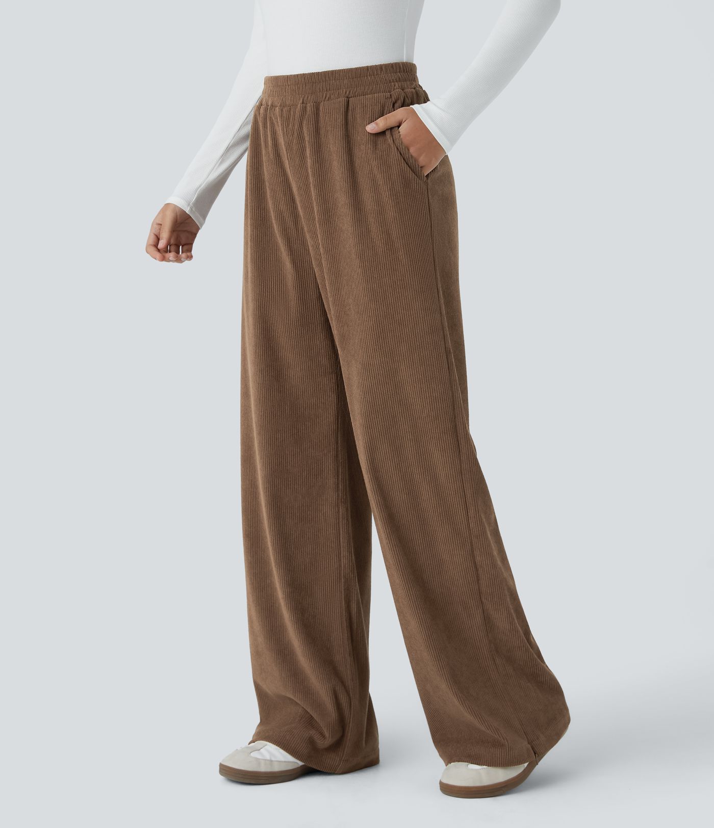 High-waisted corduroy pants with pockets and zipper, straight fit, casual cut
