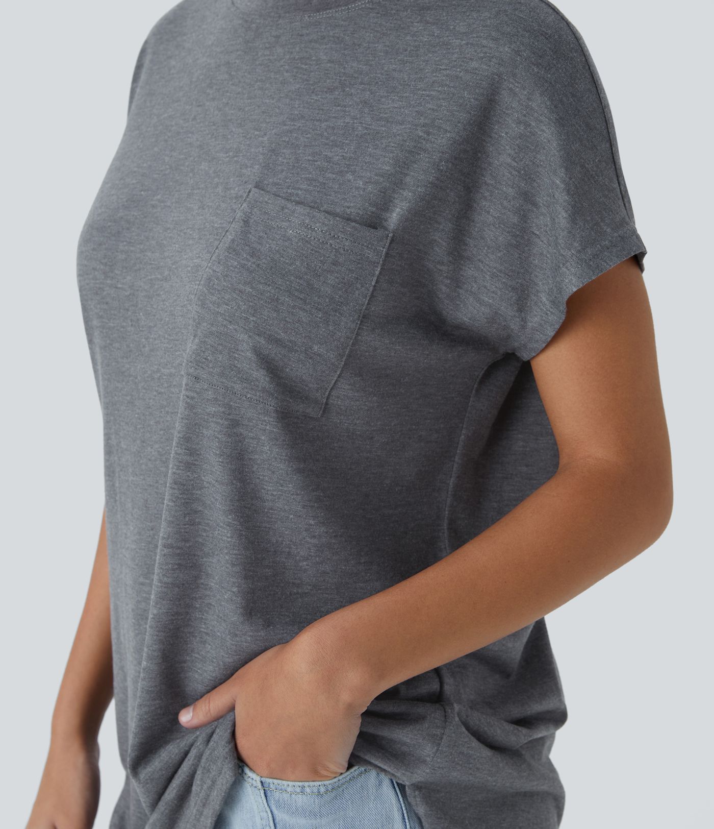 Round Neck Pocket Hem Relax Casual T-Shirt